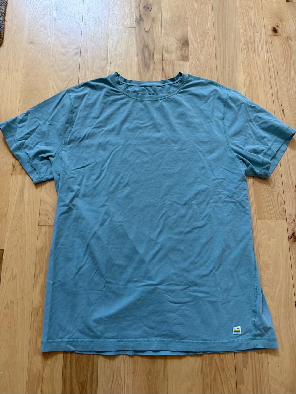 Men’s Vuori Short Sleeve Crew Tee in Dusty Blue, Size XL? * see measurements